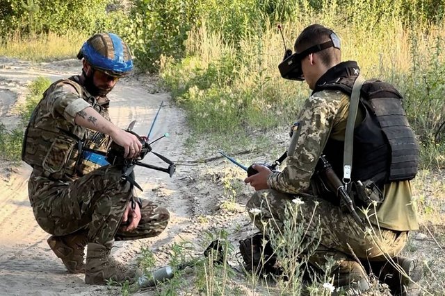 Ukrainischer FPV-Drohnen-Trupp im Feld. (Foto: armyinform.com.ua; CC BY-SA 4.0) 