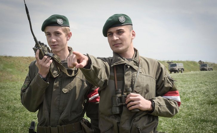 Zwei Soldaten des Bundesheeres beim Assistenzeinsatz an der Staatsgrenze. (Foto: Bundesheer/Pusch)