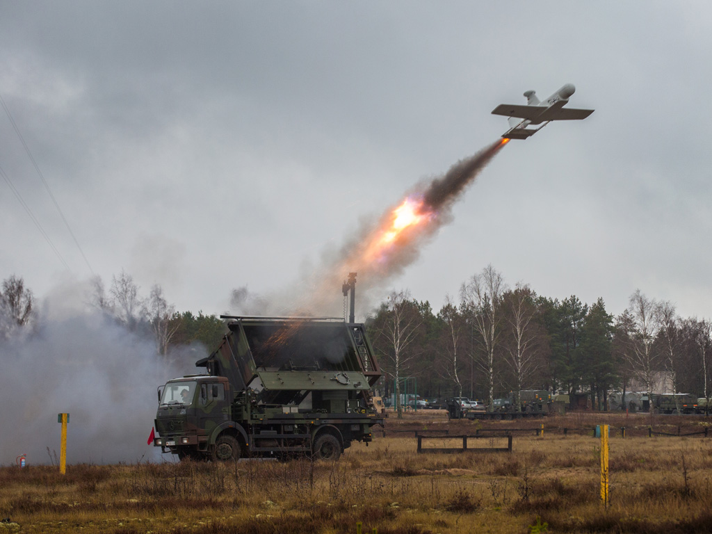 Mit gewaltigem Schub beschleunigt die rund 170 Kg schwere Drohne aus dem Stand auf eine Geschwindigkeit von bis zu 210 km/h