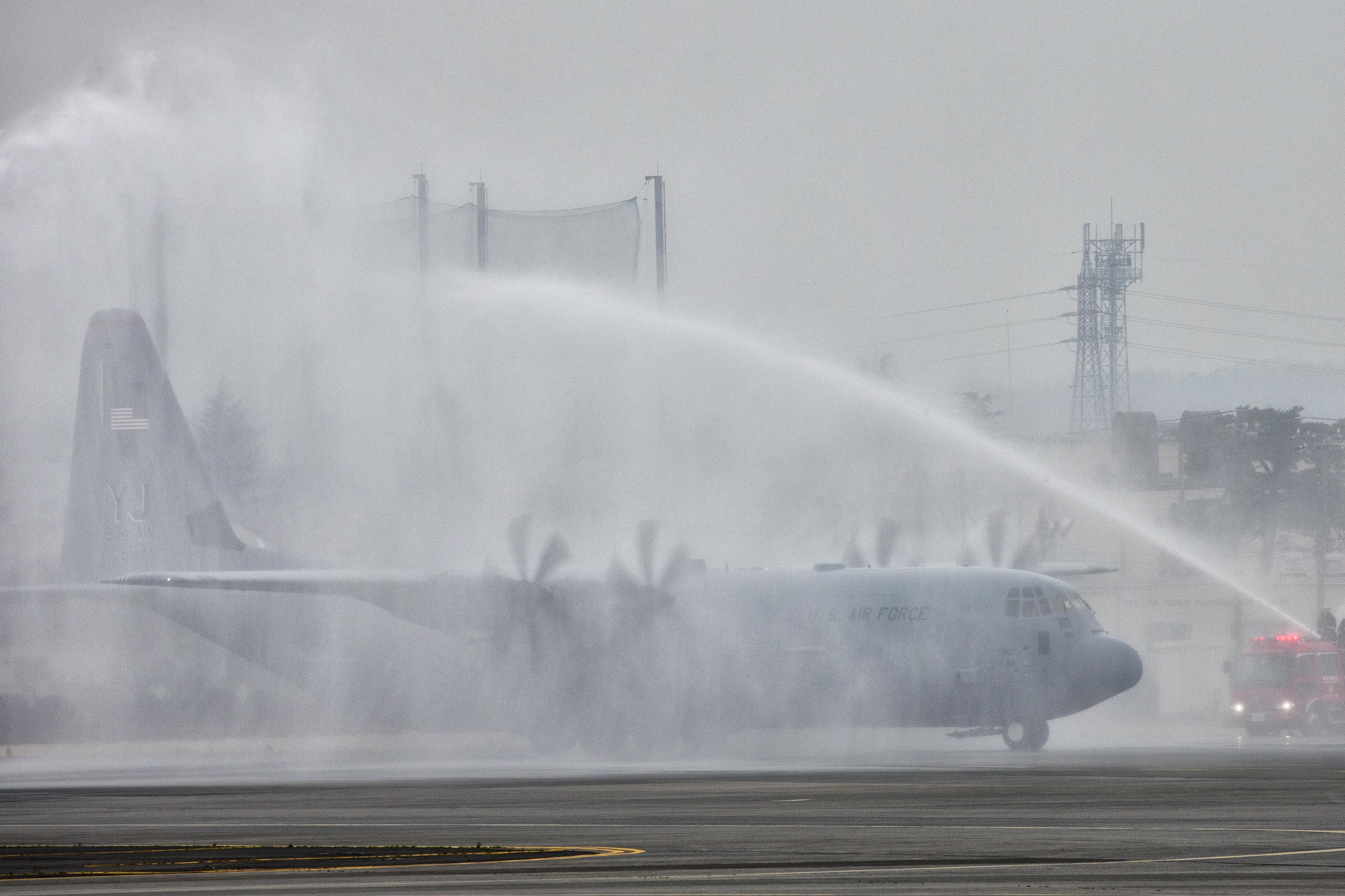 Die erste neue C-130J Super Hercules wird am 6. März 2017 auf der Yokota Air Base empfangen. (Foto: U.S. Air Force photo/Yasuo Osakabe) 