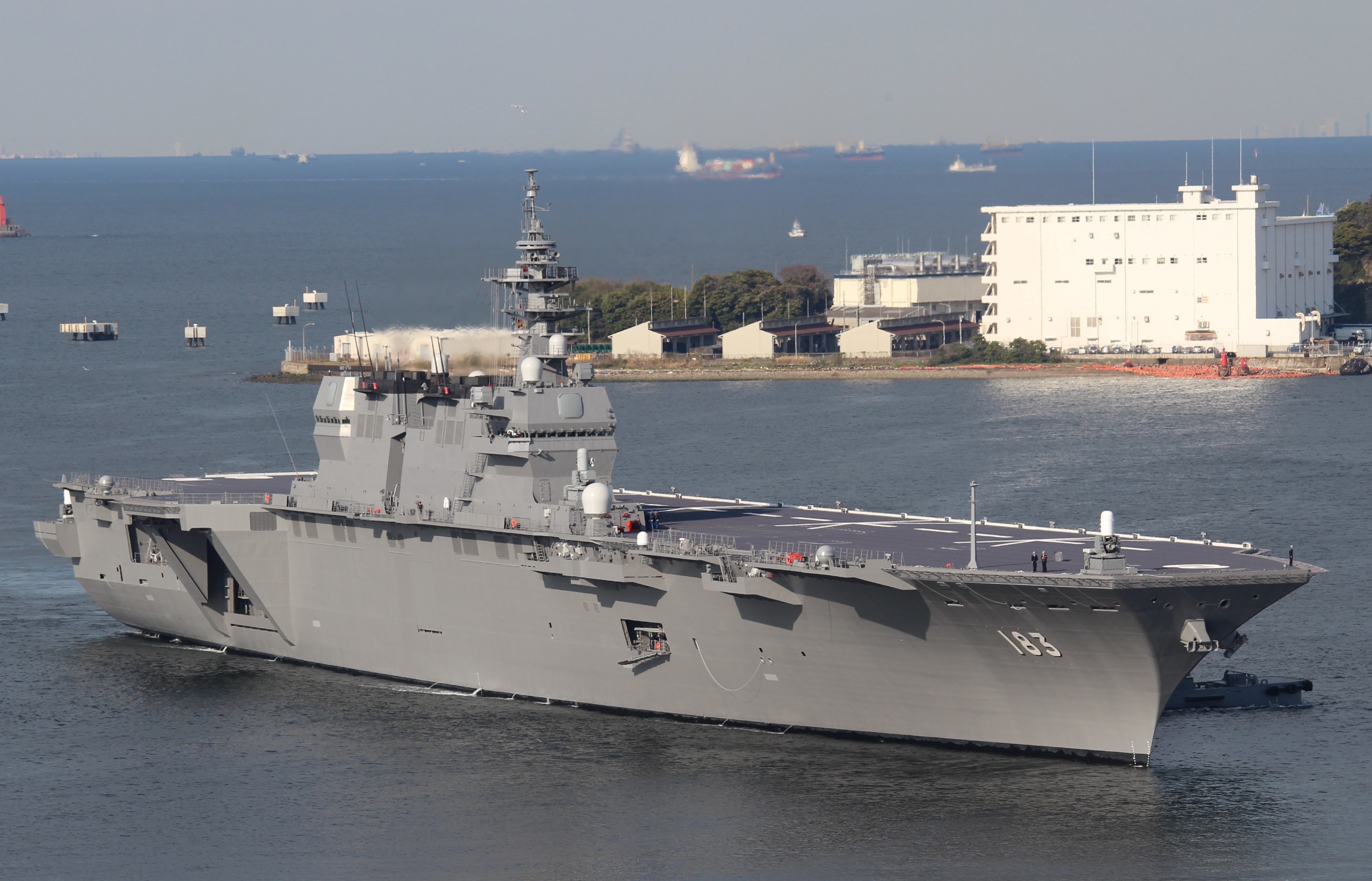 Ein Hubschrauberträger der Izumo-Klasse. (Foto: Yamada Taro, CC-BY-SA-4.0)
