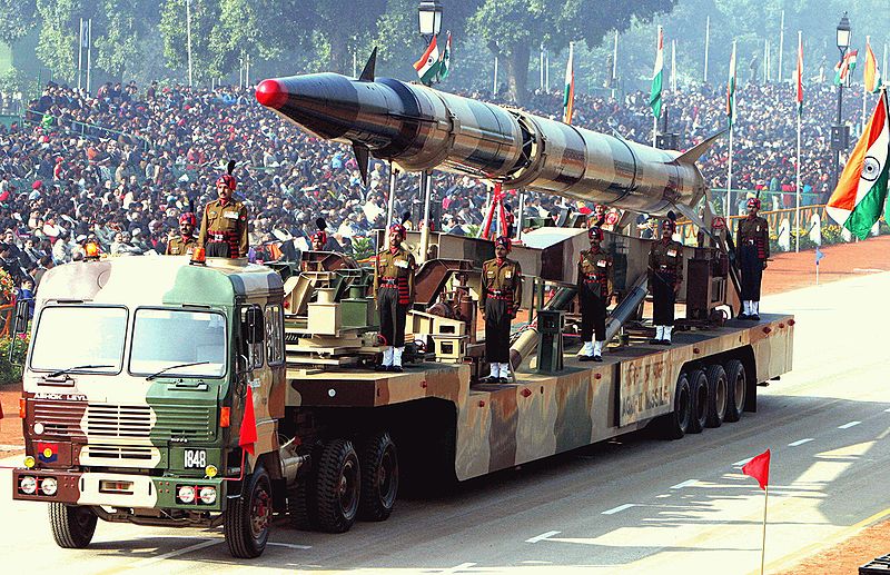 Die indische Mittelstreckenrakete vom Typ Agni-II kann mit Nuklearsprengköpfen ausgerüstet werden. (Foto: Antônio Milena, CC-BY-3.0-BR)