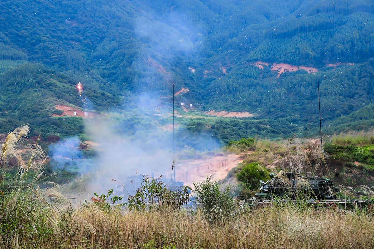 2018 sollen vor allem Übungen im scharfen Schuss verstärkt durchgeführt werden. (Foto: eng.chinamil.com.cn/Photo by Zhang Teng and Zhang Xuejun)