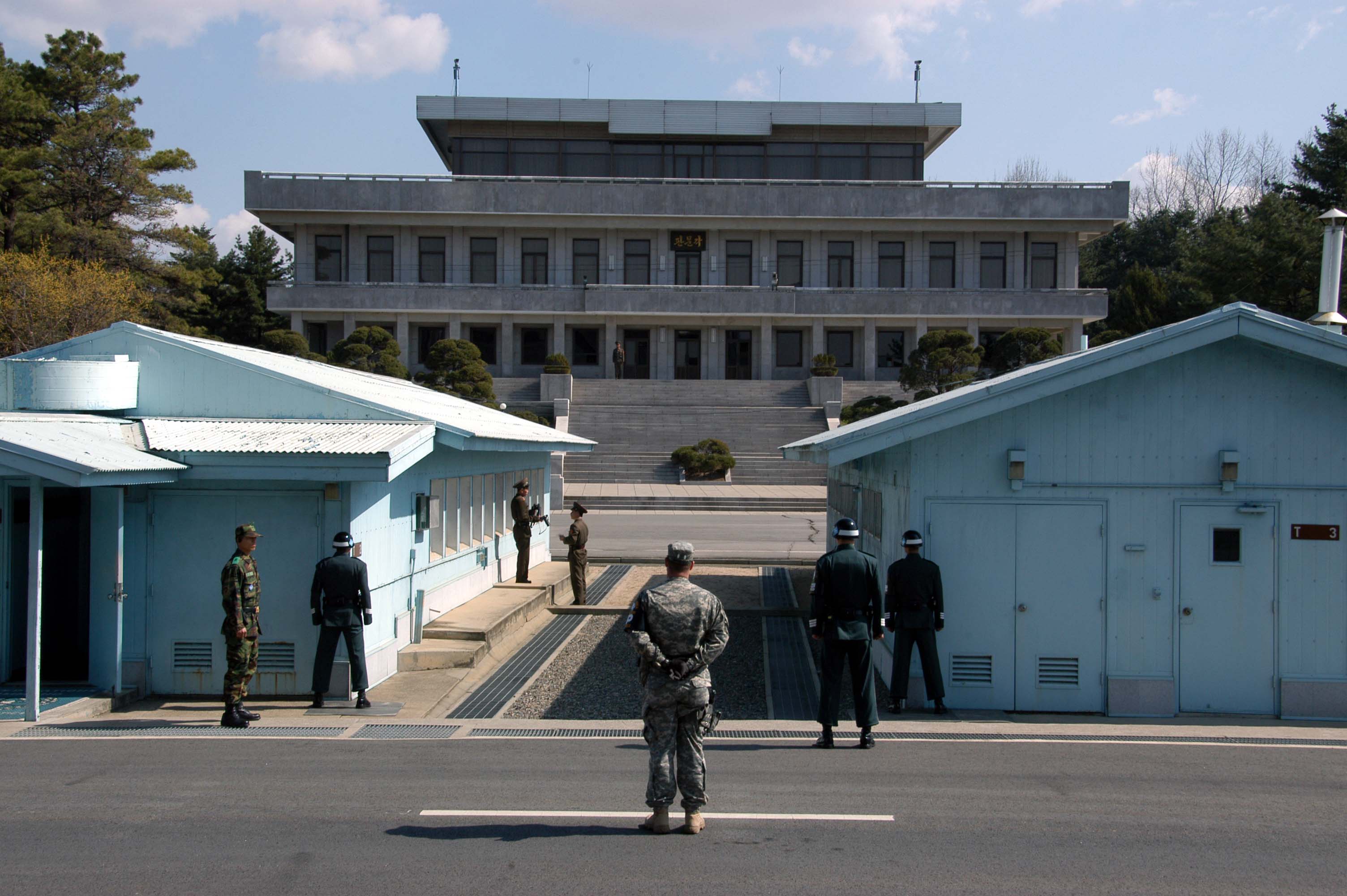 Ein Blick auf die Demilitarisierte Zone zwischen Nord- und Südkorea. (Bild: Driedprawns, CC-BY-2.5)