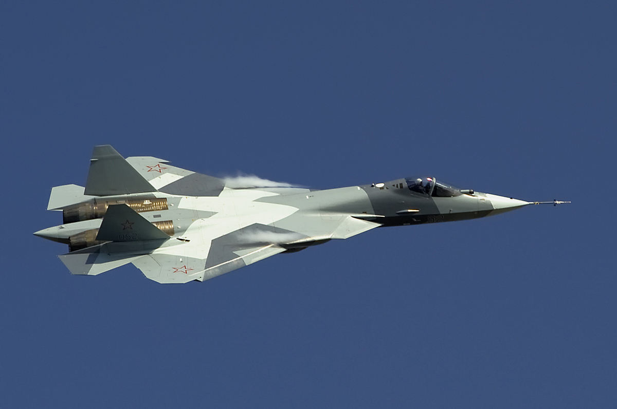 Der Prototyp T-50 der Suchoi Su-57, ein in der Entwicklung befindliches russisches Tarnkappen-Mehrzweckkampfflugzeug. (Foto: Aleksandr Markin/CC BY-SA 2.0)