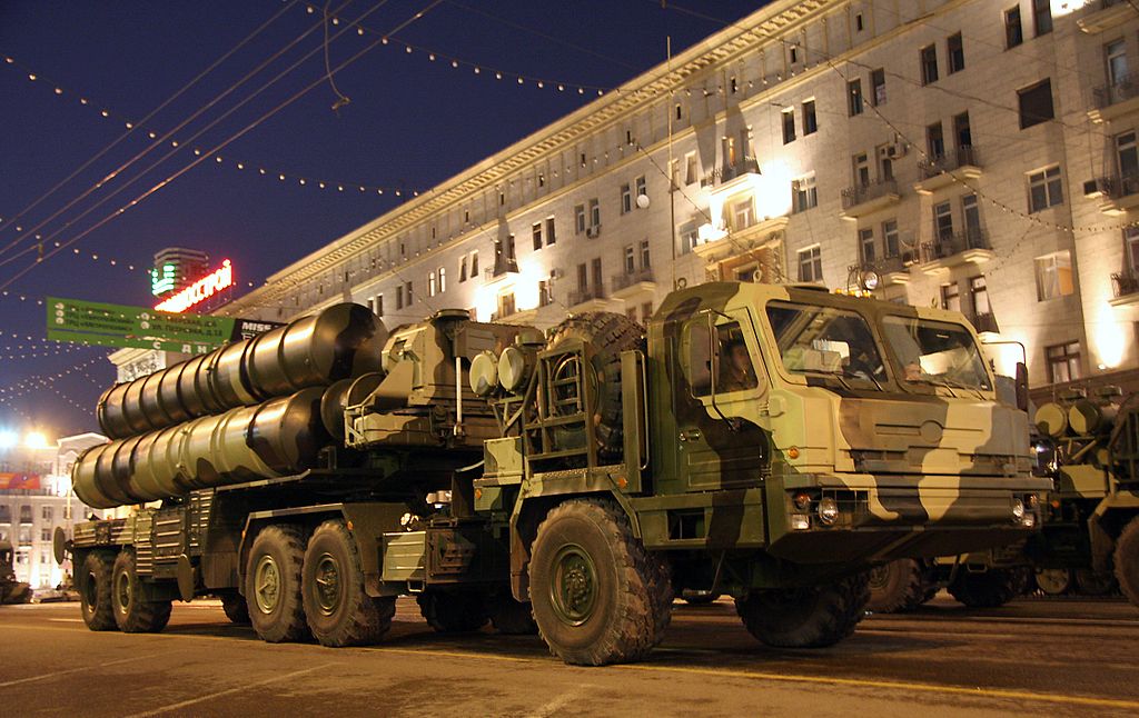 Das Langstrecken-Boden-Luft-Raketen-System S-400 „Triumf“. (Foto: Vitaly V. Kuzmin/CC BY-SA 4.0)