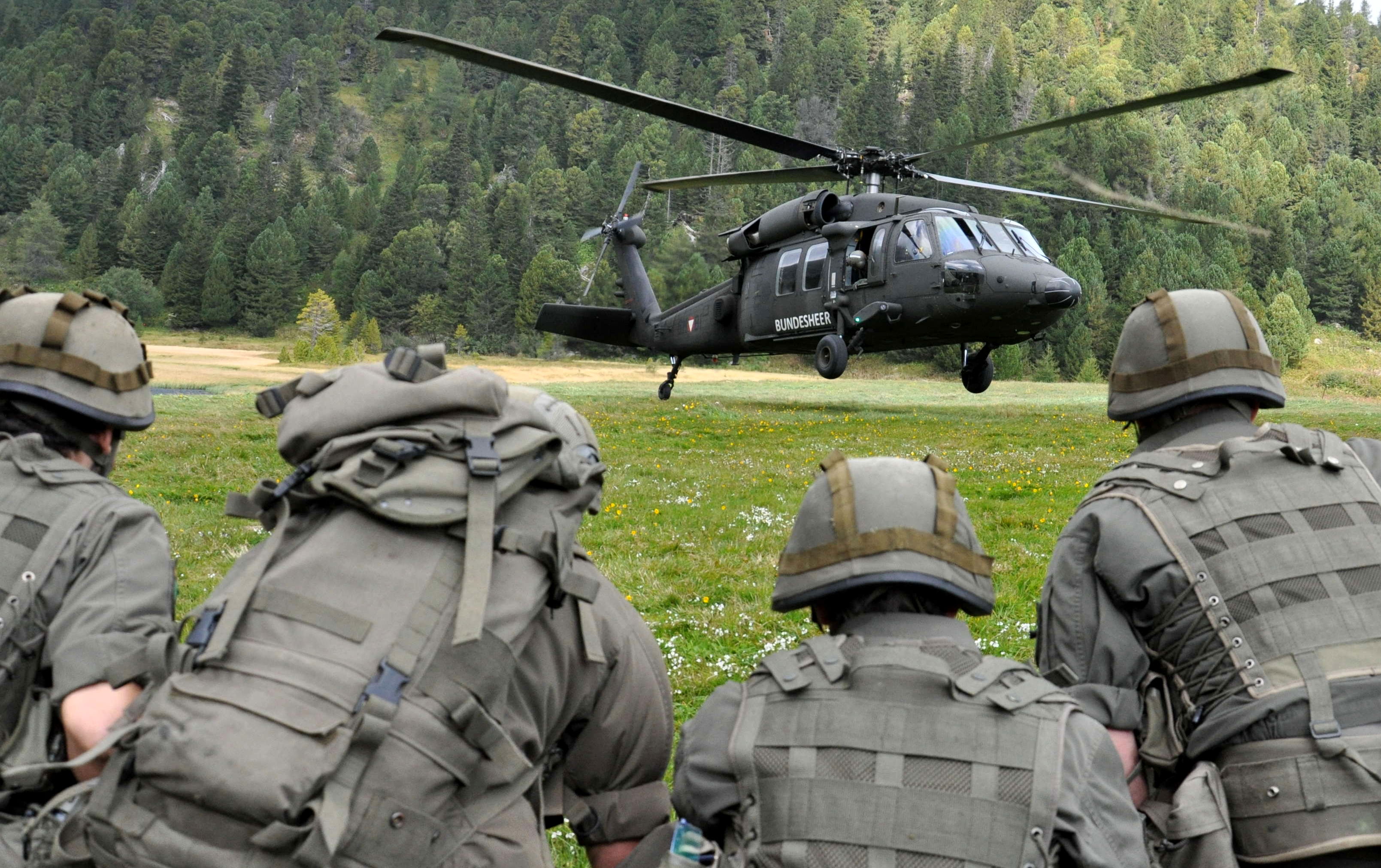 Anlandung eines „Black-Hawks“ im alpinen Gelände. (Foto: Bundesheer/Giessauf)