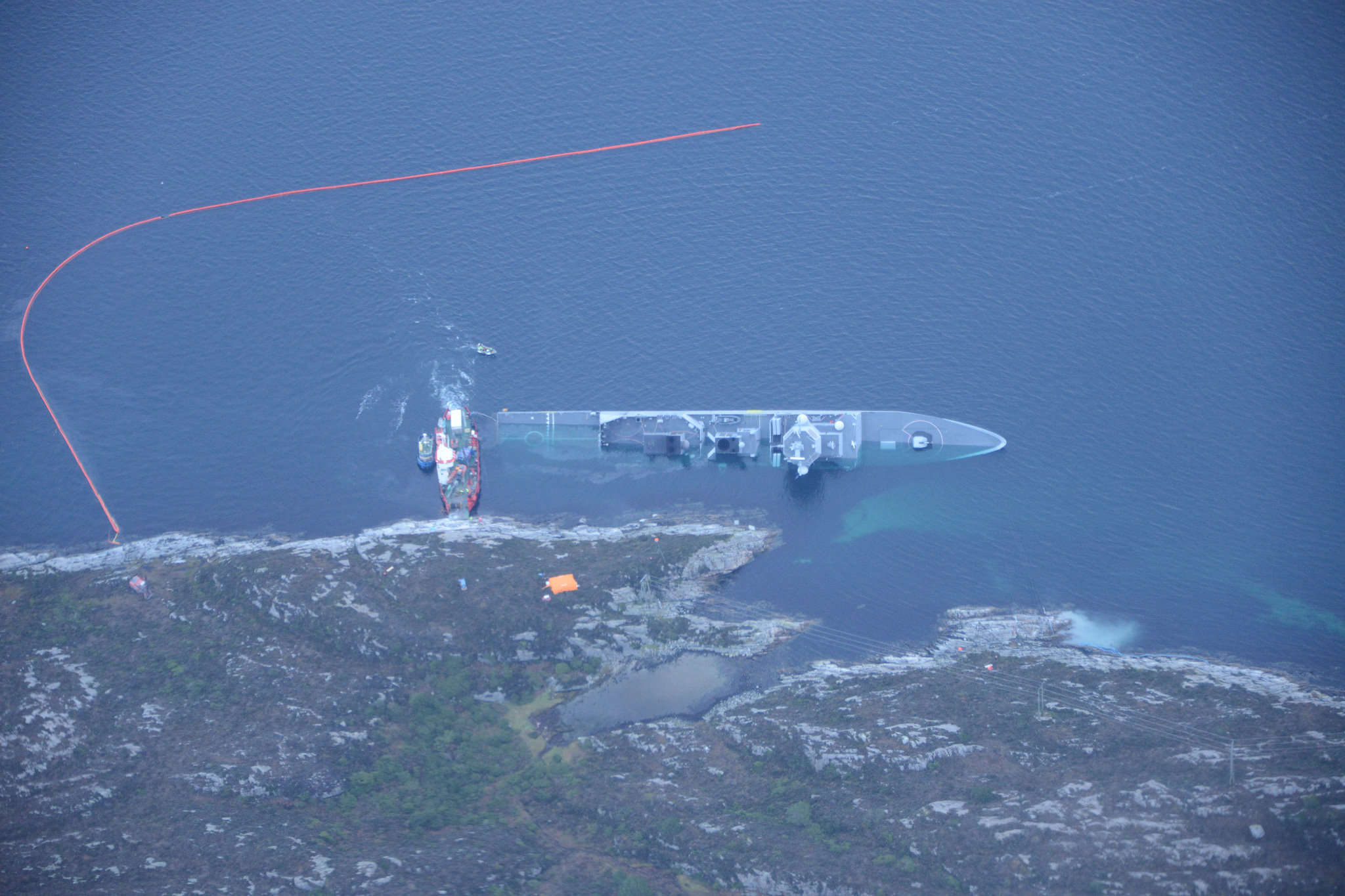 Die Bergung der Fregatte erweist sich als schwierig. (Foto: Norwegian Coastal Administration/CC BY-NC 2.0)