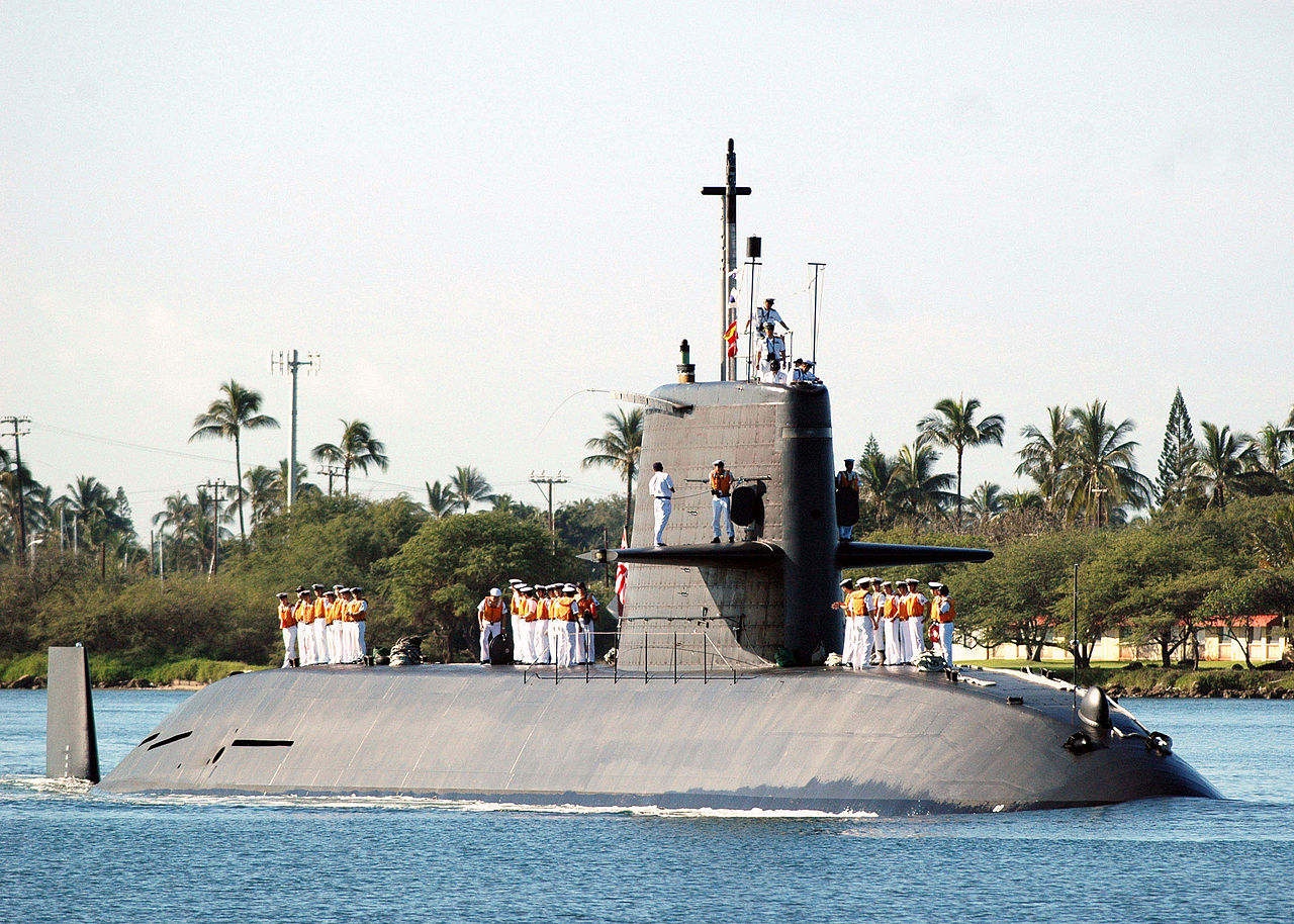 Ein japanisches U-Boot bei einer Übung vor Hawaii. Zukünftig sollen Frauen als Besatzungsmitglieder an Bord dienen. (Foto: USN/JO2 Ryan C. McGinley, Public Domain)