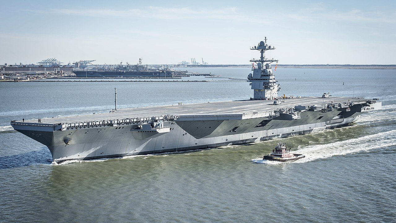 Der Flugzeugträger USS Gerald R. Ford (CVN-78), das Flaggschiff und Namensgeber der neuen amerikanischen Flugzeugträgerklasse. (Foto: U.S. Navy/Mass Communication Specialist 2nd Class Ridge Leoni, gemeinfrei)