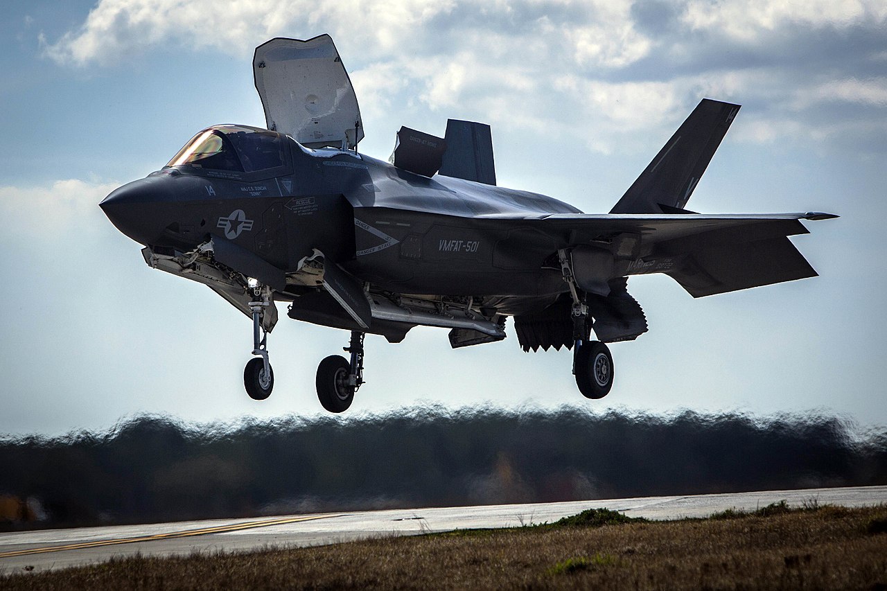F-35 „Lightning II“ Kampfflugzeug im Schwebeflug. (Foto: National Museum of the U.S. Navy/Public Domain)