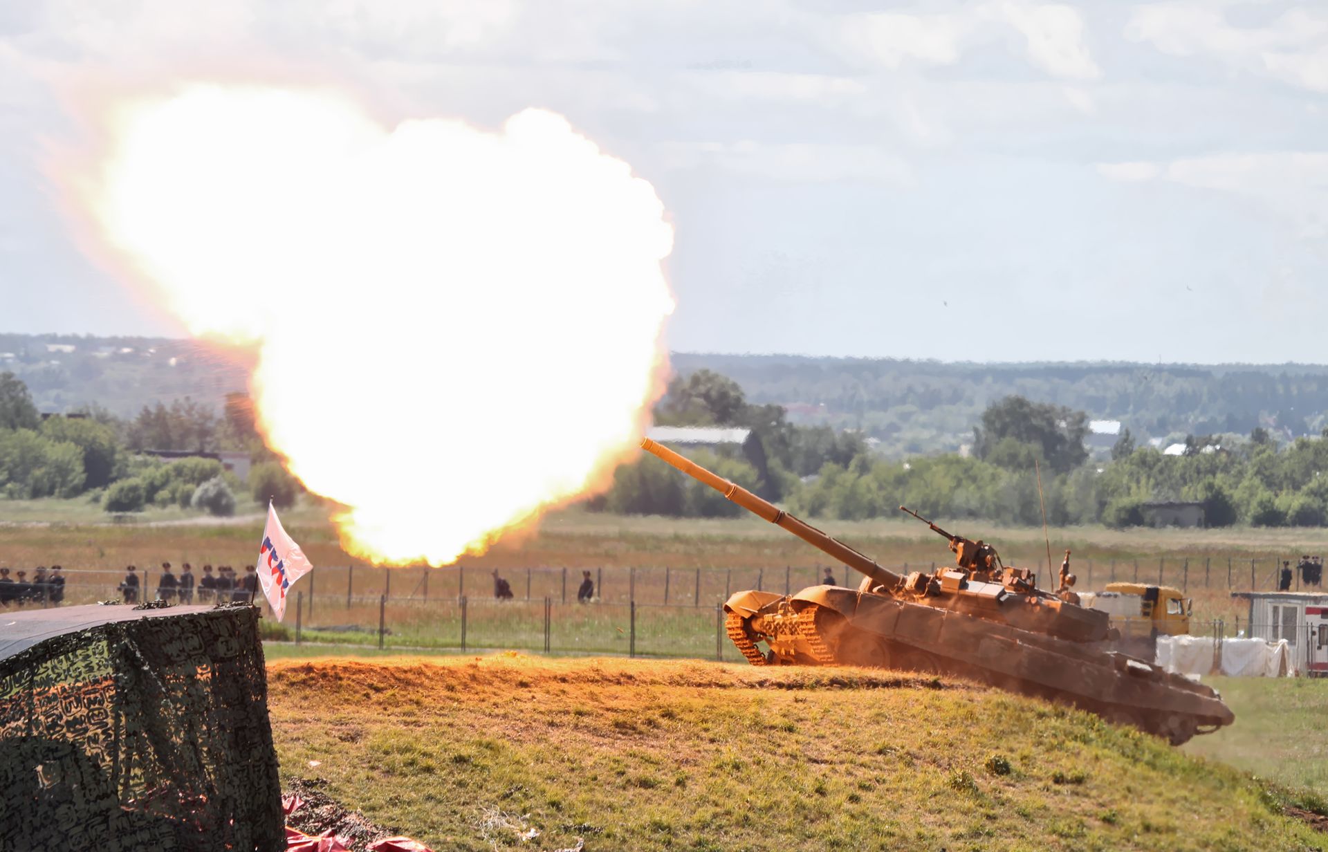 Ein russischer T-90 Kampfpanzer im Einsatz. (Foto: Vitaly V. Kuzmin, CC BY-SA 4.0)