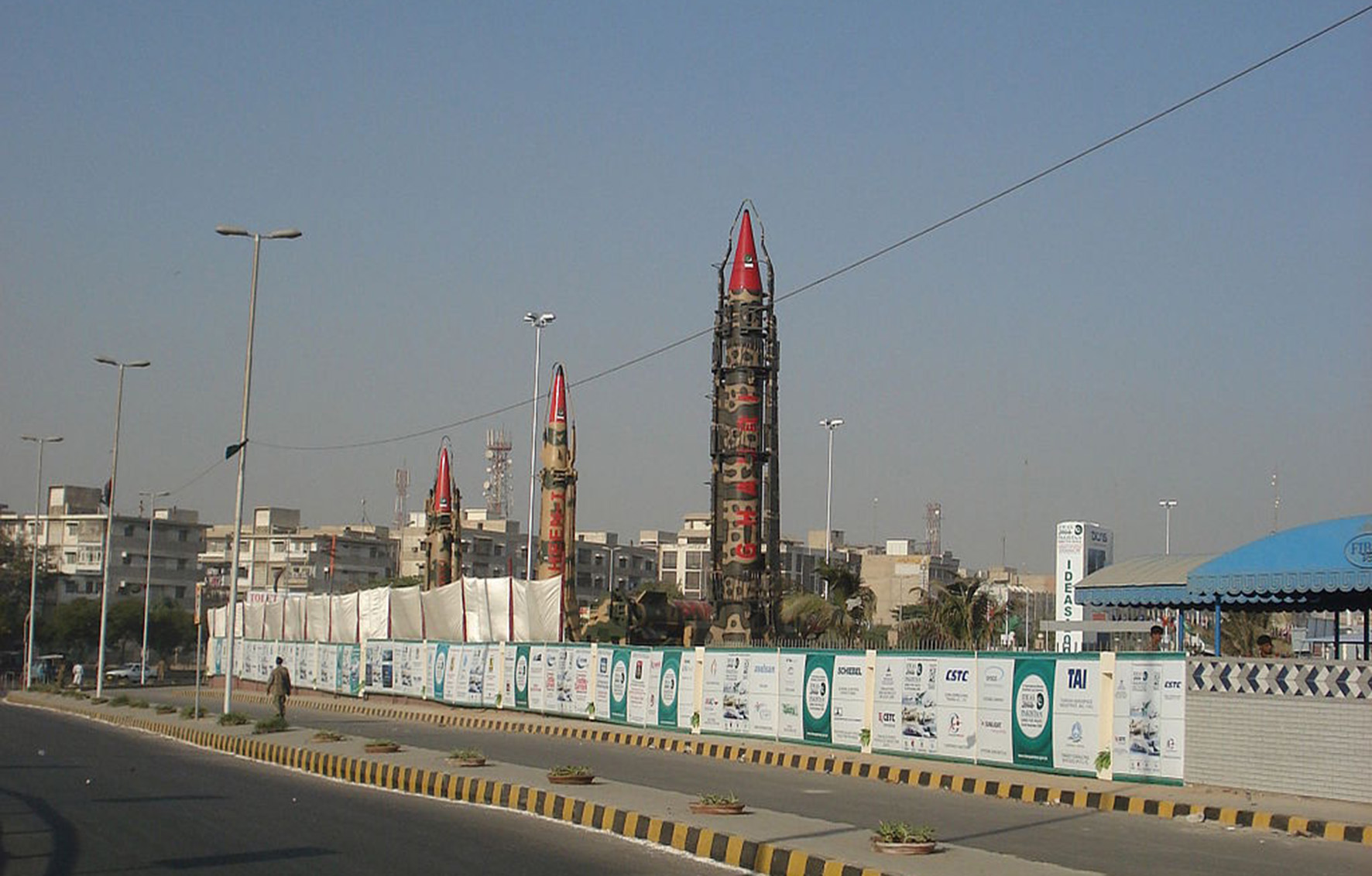 Bereits 1972 startete Pakistan mit seinem Atomprogramm. Im Jahr 2008 präsentierte das Land seine Atomraketen in Karatschi (Bild). (Foto: SyedNaqvi90, CC BY-SA 3.0)