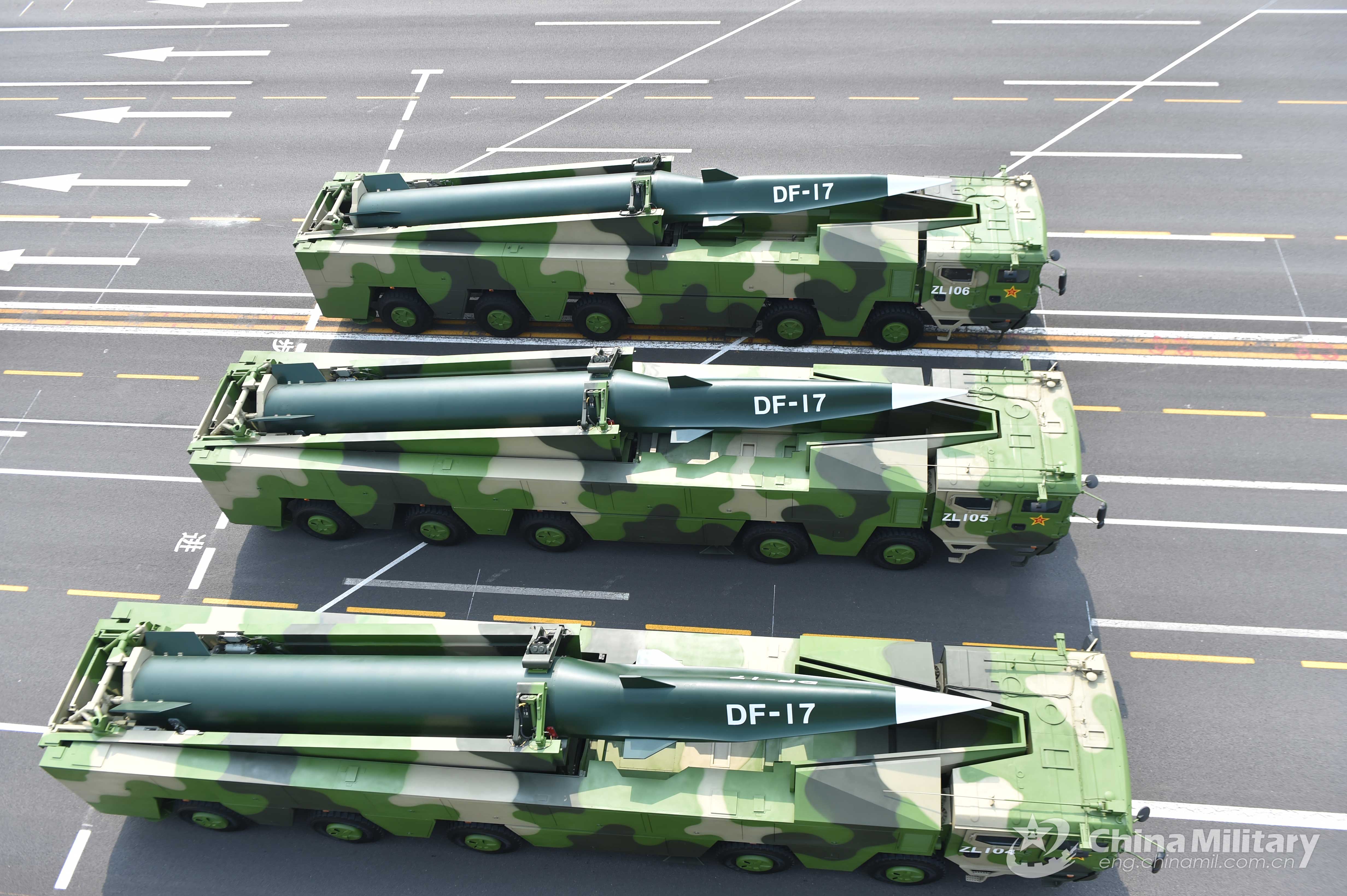 Die erste chinesische Hyperschallrakete DF-17 (Bild) wurde bei der Militärparade am 1. Oktober 2019 der Öffentlichkeit präsentiert. Demnächst soll die Einführung des zweiten Hyperschalltyps „Xingkong“-2 erfolgen. (Foto: eng.chinamil.com.cn/Xu Yu)
