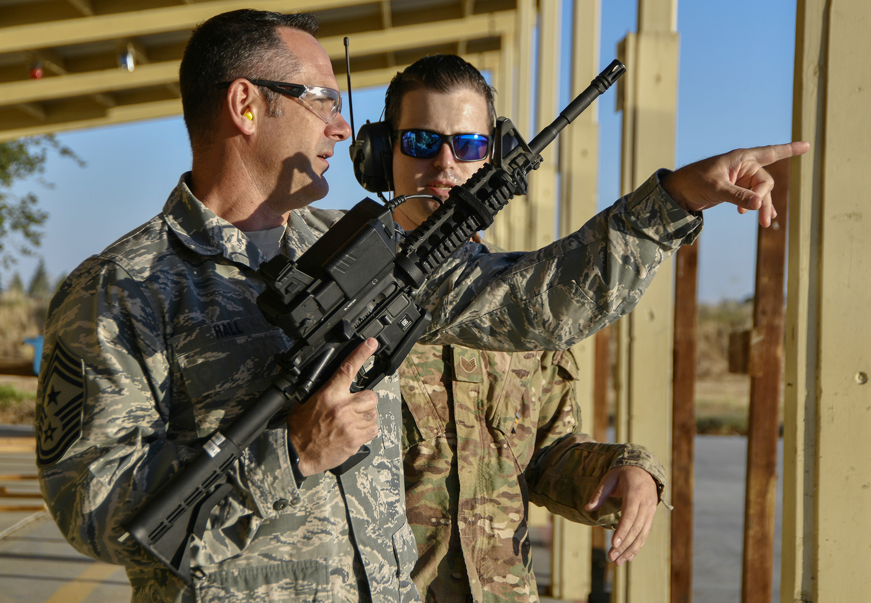 Das intelligente Zielfernrohr „Smash“ wird derzeit bei der US-Armee erprobt. (Foto: U.S. Air Force/Sgt. Alexandre Montes, gemeinfrei)