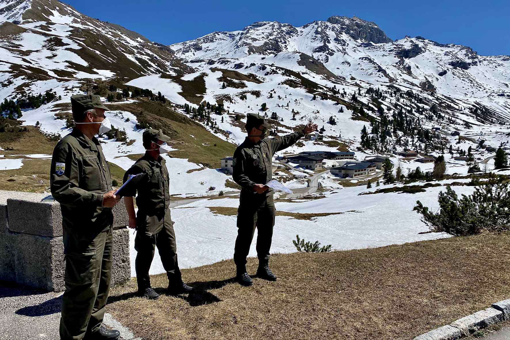 Auf Europas höchstgelegenem Truppenübungsplatz (Lizum/Walchen) werden die Ausbildungsplätze für die Einsatzvorbereitung der 2. Kompanie des Jägerbataillons Tirol festgelegt. (Foto: MilKdo Tirol/Frank Nalter)
