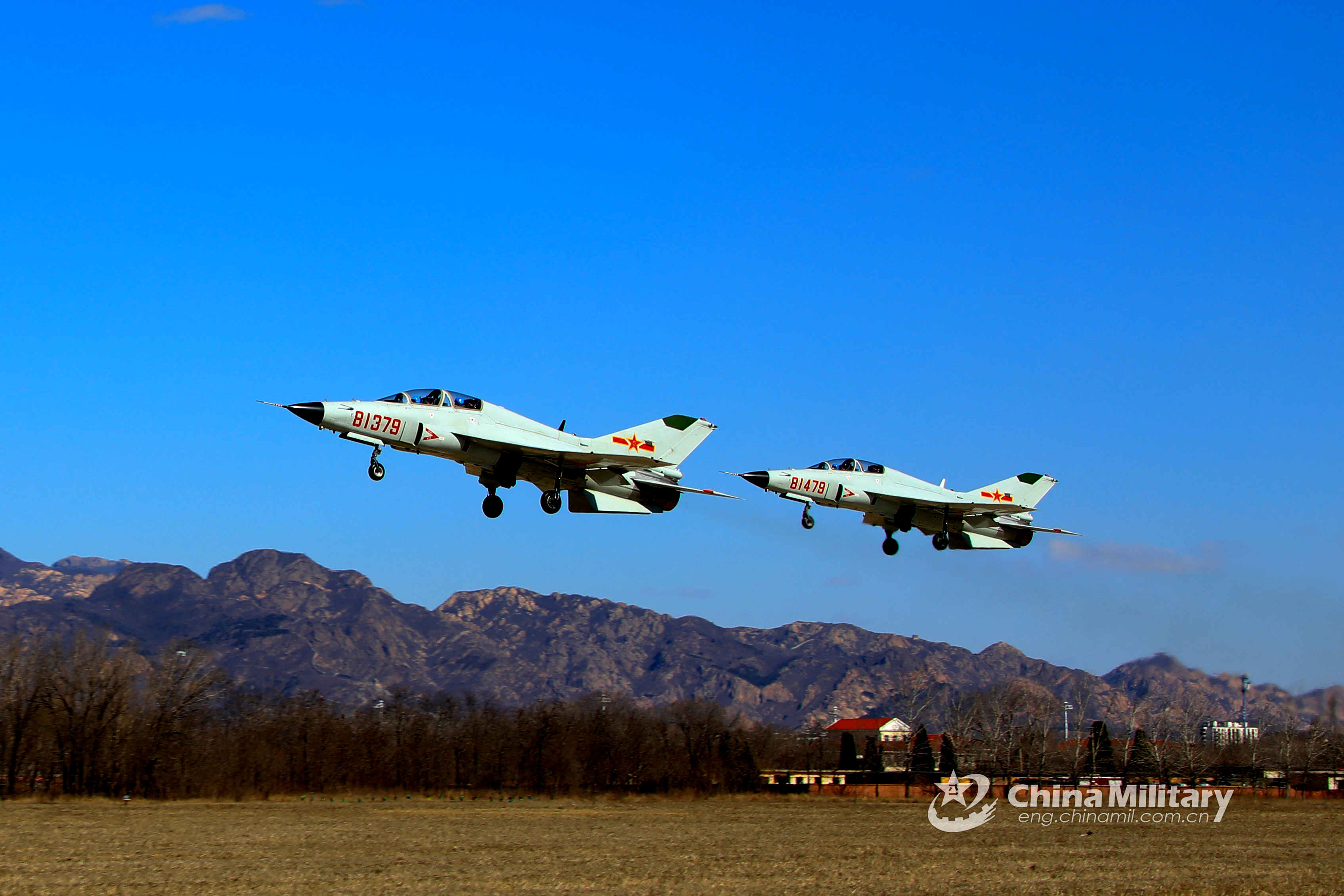 Die bisher verwendeten JL-9-Schulflugzeuge konnten nur an Land operieren. (Foto: eng.chinamil.com.cn, Lan Pengfei)