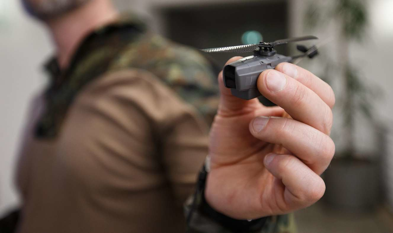 Die Deutsche Marine setzt unter anderem die Micro Drohne Black Hornet ein. (Foto: Bundeswehr/Jana Neumann)