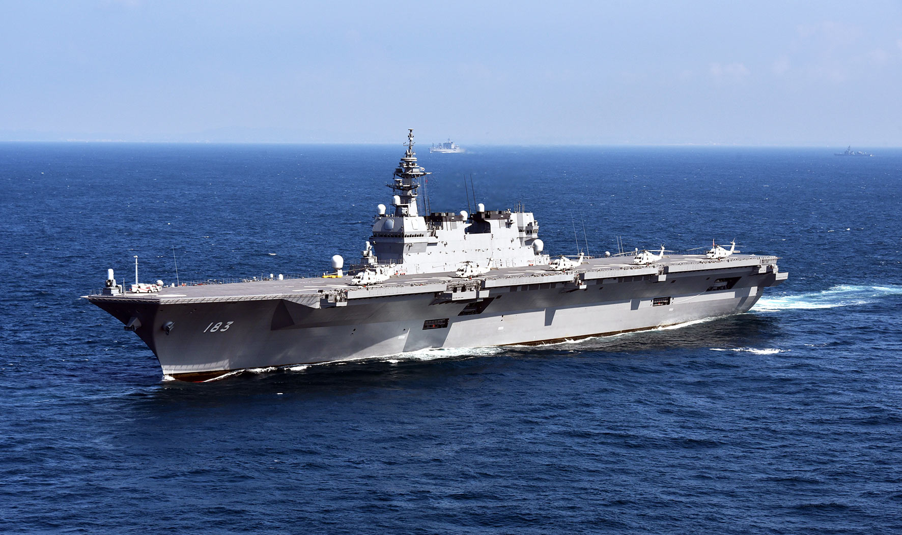Mit dem zusätzlichen Budget für das japanische Militär soll unter anderem der Flugzeugträger Izumo aufgerüstet worden. (Foto: Japan Maritime Self-Defense Force, CC BY-SA 4.0)
