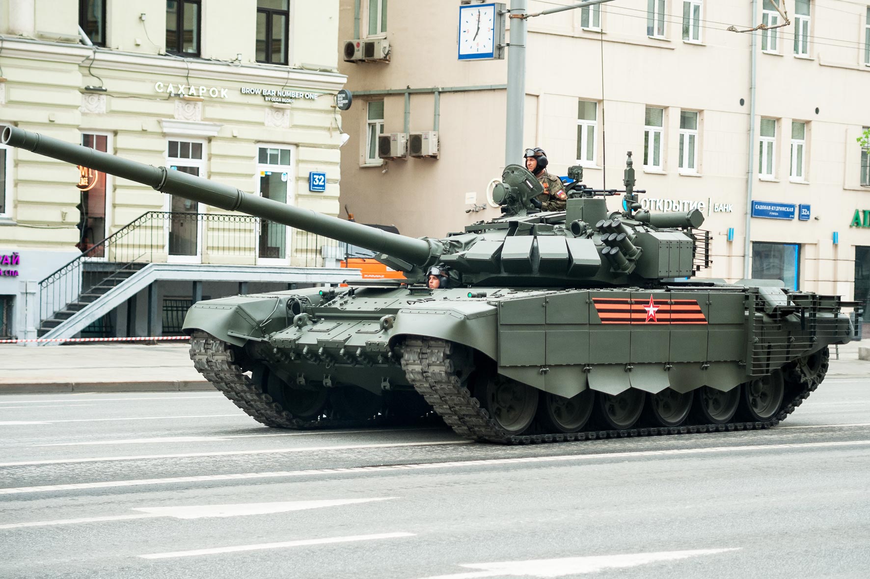 Vier T-72B3 Kampfpanzer sollen in Zukunft unbemannt in den Einsatz geschickt werden können. (Symbolbild: Dmitriy Fomin; CC BY 2.0)
