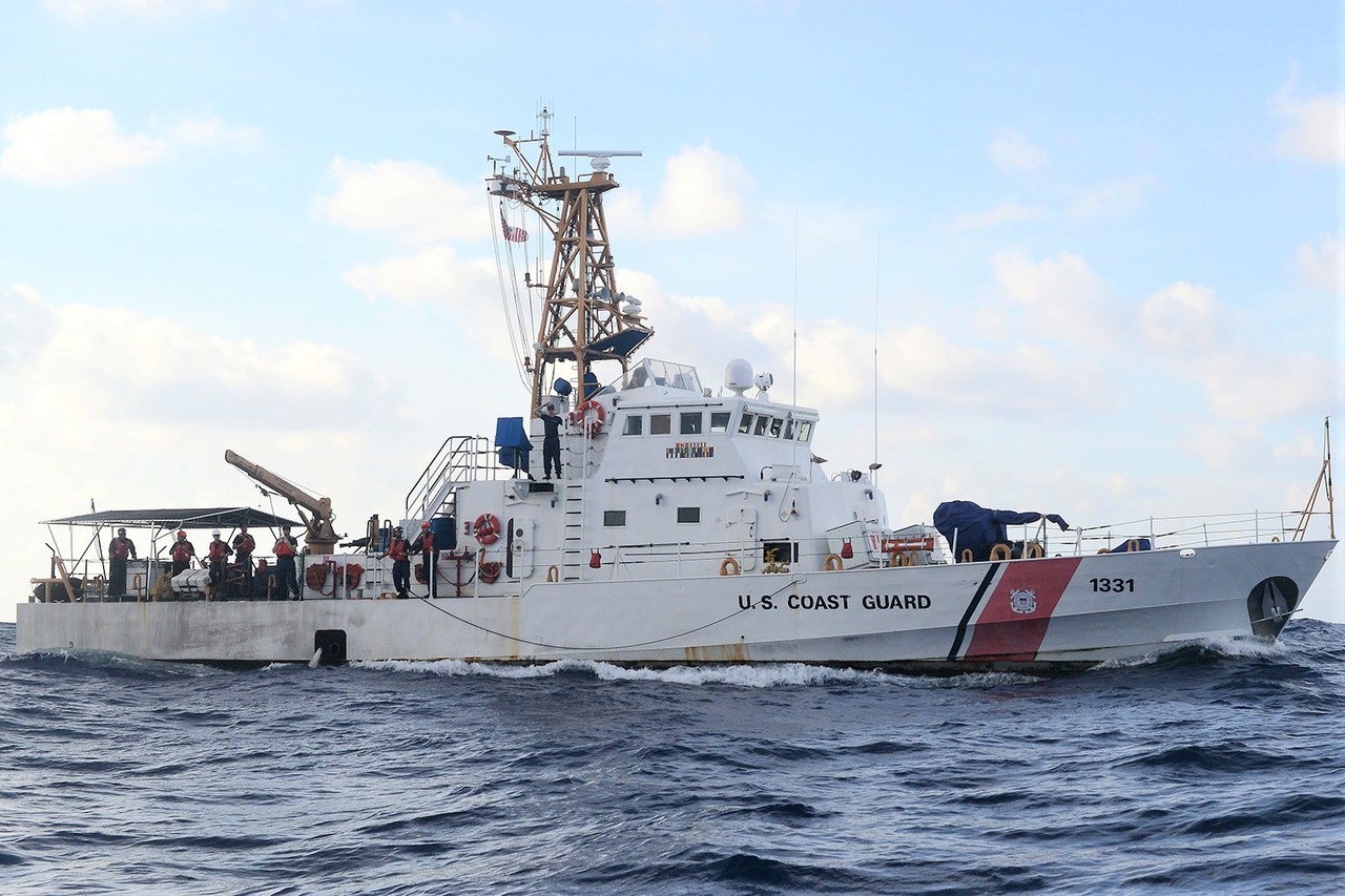 Die "Fastiv" (früher USCGC Washington) ist eines der beiden gelieferten Patrouillenboote. (Foto: Matthew West, U.S. Coast Guard; gemeinfrei)