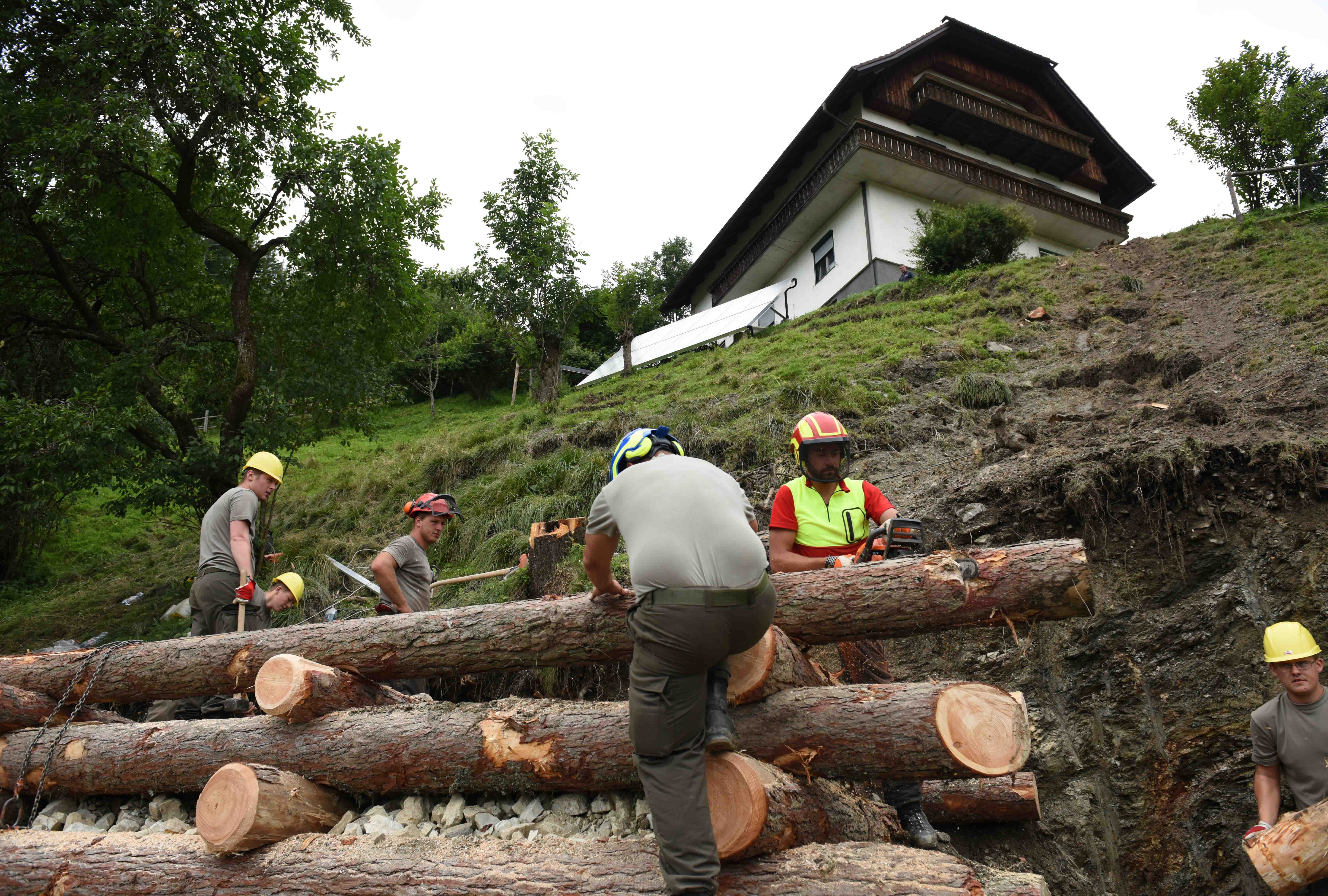 Das Wohnhaus der Familie Lukabauer wird durch diese Krainerwand gesichert.