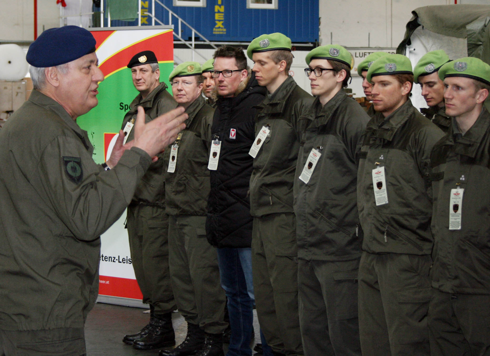 Generalleutnant Baier verabschiedet die österreichischen Teilnehmer an den 3. CISM World Winter Games 2017. (Foto: Bundesheer/Michael Gottlieber)