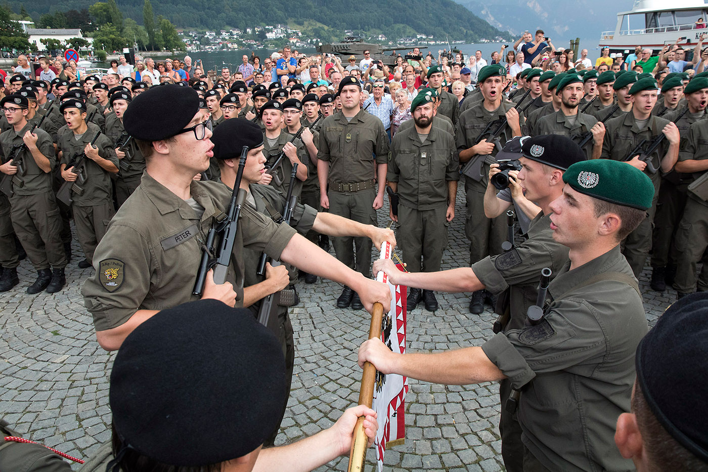 Das Treuegelöbnis mit der Standarte der 4. Panzergrenadierbrigade. (Foto: Bundesheer/Simader)