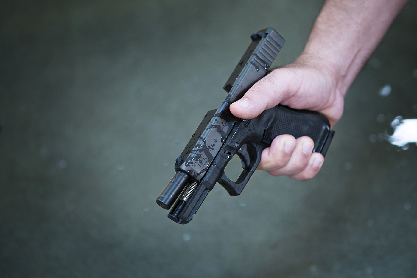 Eine Spezialbeschichtung macht die Waffe widerstandsfähiger. (Foto: Glock)