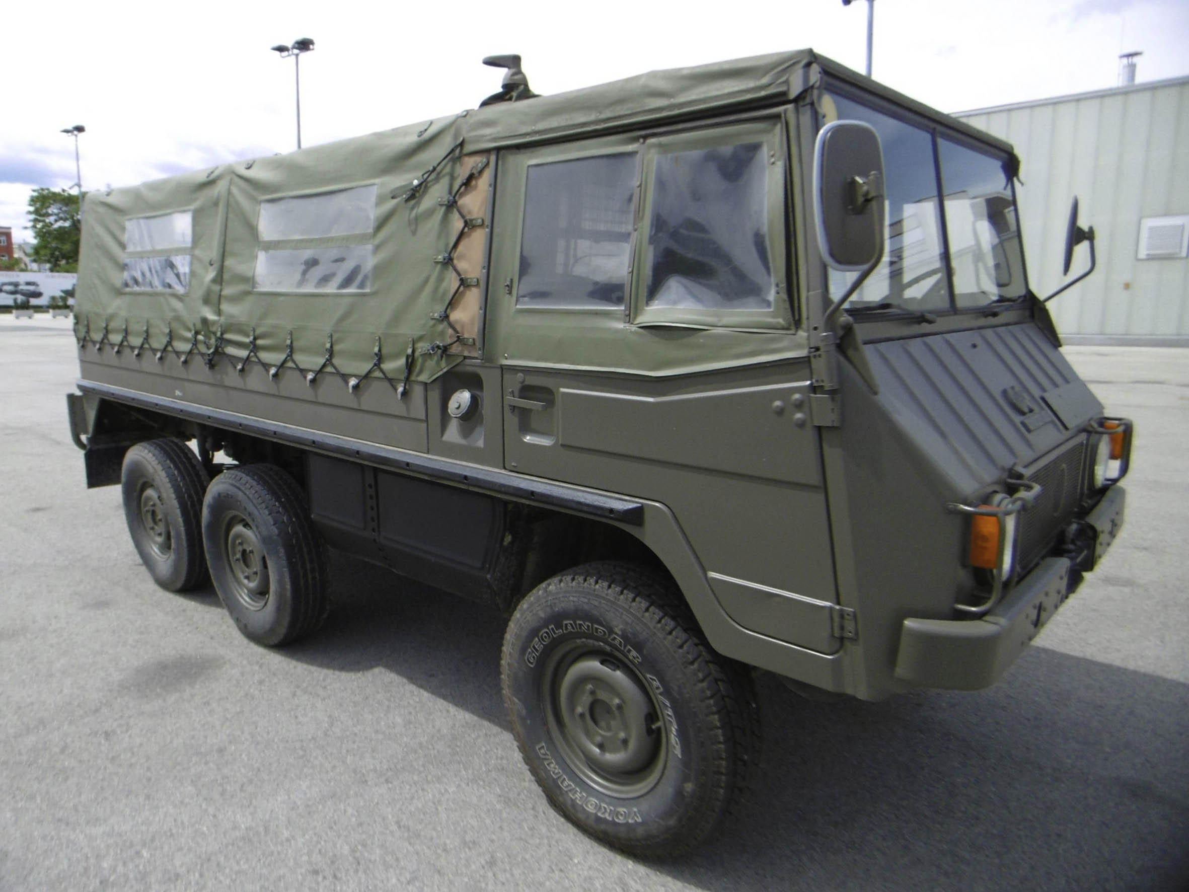 Pinzgauer 712 mit drei Achsen. (Foto: Dorotheum)