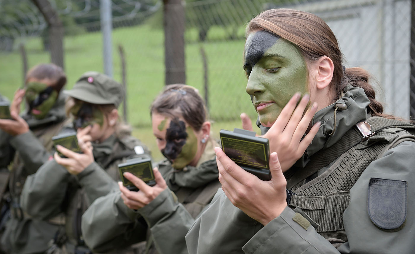 Das etwas andere Make-Up. (Foto: Bundesheer/Pusch)