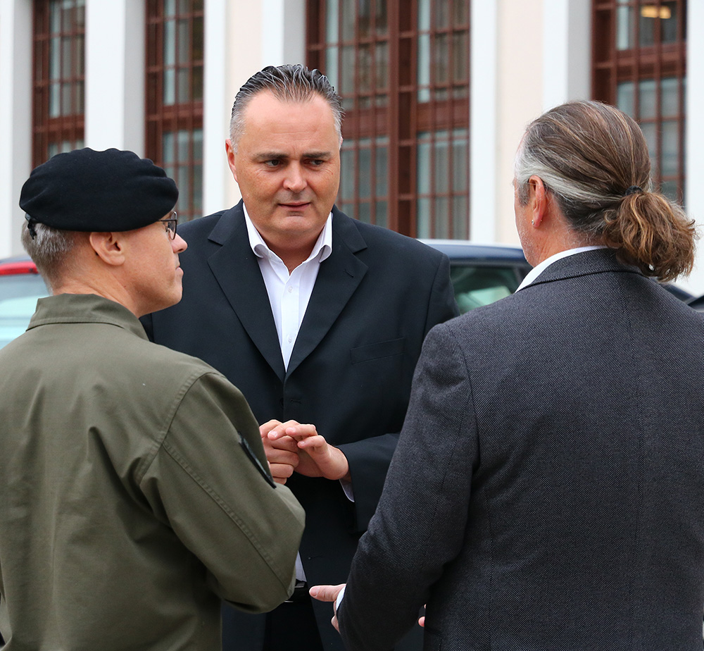 Verteidigungsminister Hans Peter Doskozil wurde zunächst die Arbeit des Entminungsdienstes präsentiert. (Foto: Bundesheer/Harold)