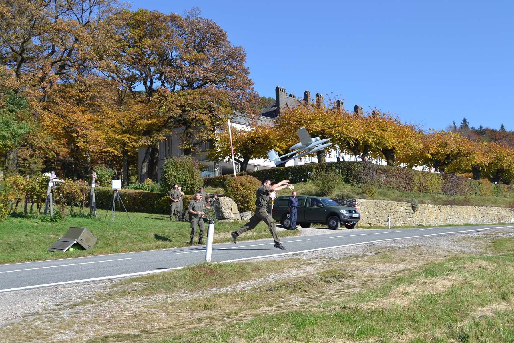 Die Drohne 'Tracker' wird gestartet. (Foto: Bundesheer/Kurt Vallant)
