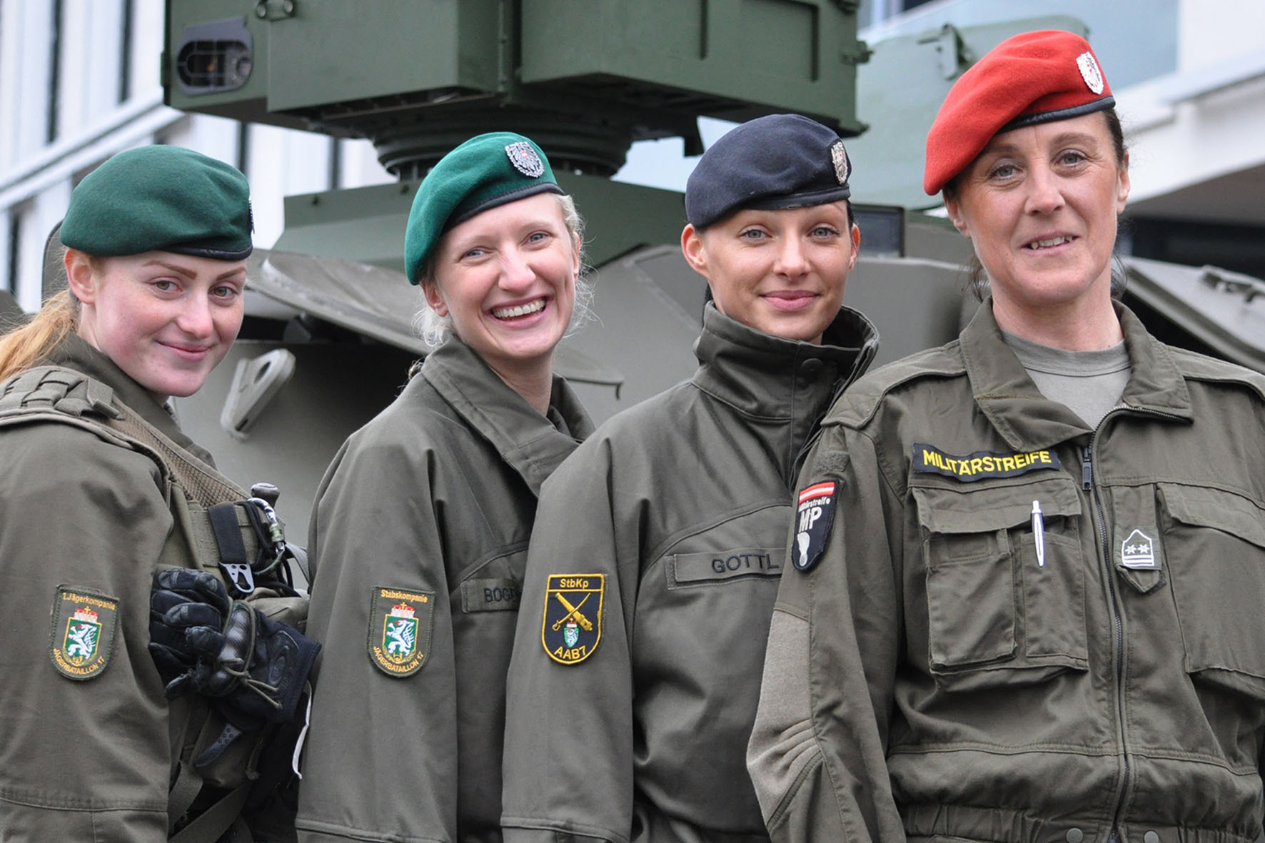 Vier von etwa 600 Frauen, die derzeit beim Österreichischen Bundesheer ihren Dienst versehen. (Foto: Bundesheer/Robert Gießauf)