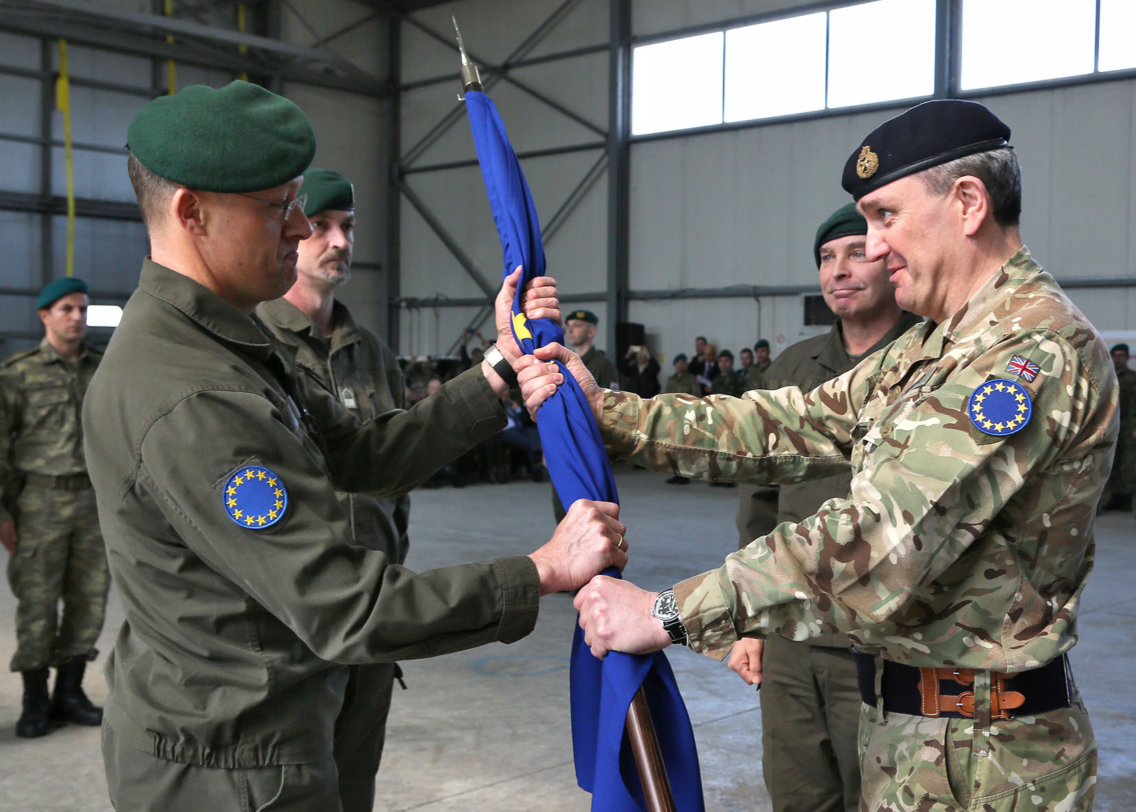 Am 28. März 2018 übernahm Generalmajor Martin Dorfer (li.) das Kommando über die Mission EUFOR/ALHEA in Bosnien und Herzegowina. (Foto: Bundesheer/Gernot Payer)