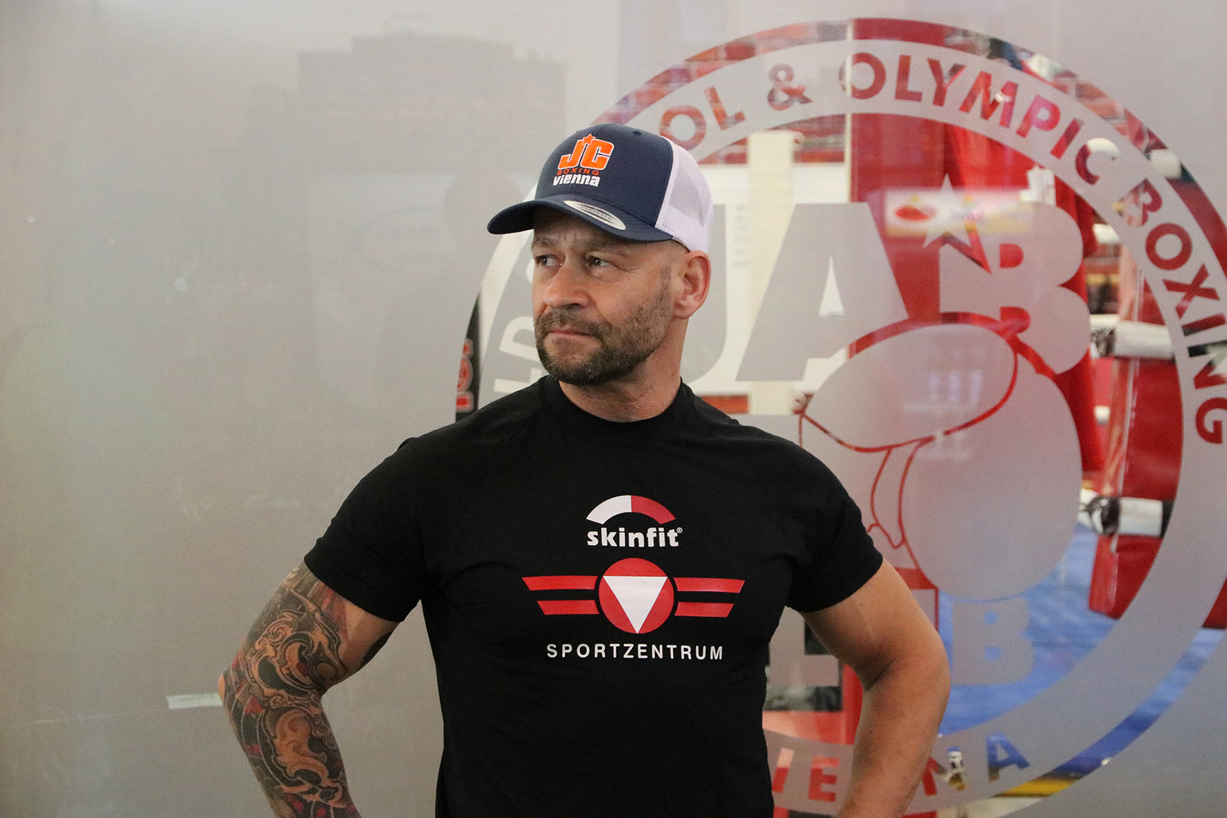 Vizeleutnant Gerald Pelikan, Nahkampfausbilder, staatlich geprüfter Boxtrainer und Unteroffizier beim Heeressportleistungszentrum mit über 30 Jahren Erfahrung im Boxsport, leitete das Training. (Foto: TD/Gerold Keusch)
