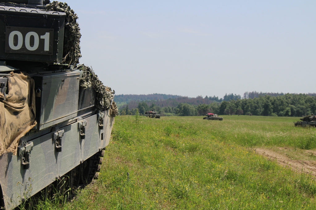 Der Brigadekommandant führt seine Truppen aus dem Kampfschützenpanzer Ulan mit der Nummer 001. (Foto: Zanko)