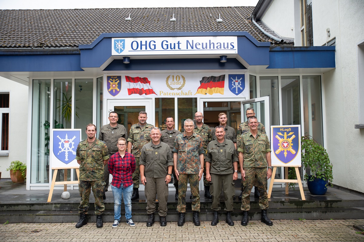 Eine Delegation der Heereslogistikschule Wien besuchte anlässlich des zehnjährigen Jubiläums der deutsch-österreichischen Trainingskooperation das Ausbildungszentrum Technik Landsysteme in Aachen. (Foto:Bundeswehr/Lara Drießen)