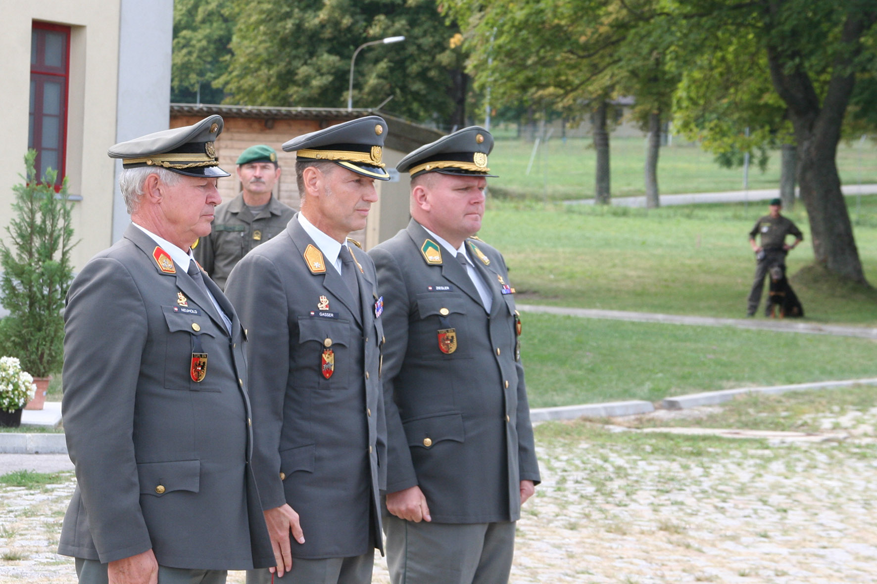 v.l.n.r.: Oberst Franz Neuhold, Brigadier Gernot Gasser und Oberstleutnant Markus Ziegler. (Foto: ÖBH/Hatos)