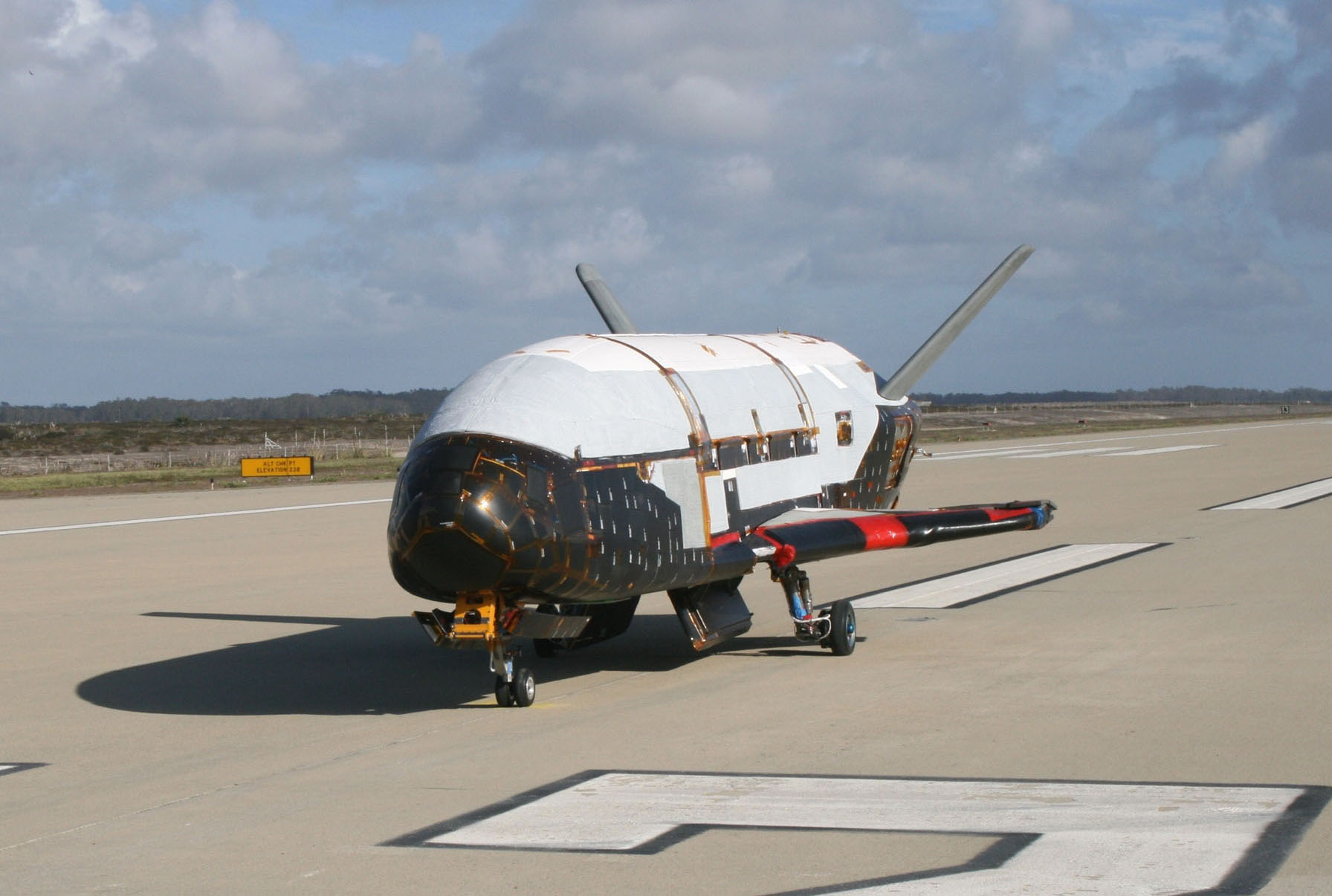 Symbolbild: Das neue chinesische TSTO-Weltraumflugzeug ist in der Funktionsweise mit dem US-amerikanischen Weltraumgleiter X-37B (Bild) vergleichbar.