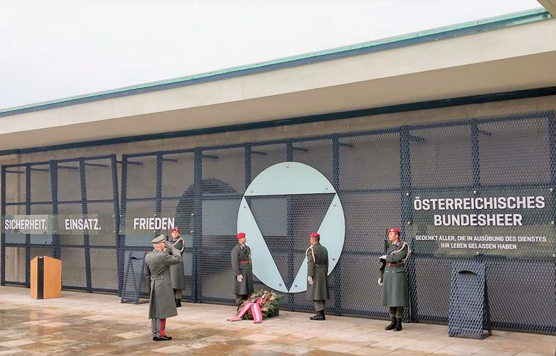 Das neue Ehrenmal des Österreichischen Bundesheeres bei seiner feierlichen Eröffnung. (Foto: Bundesheer)