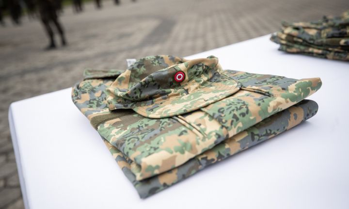 Die neue Tarnuniform mit dem Muster "MultiCam Österreich" wurde an das Panzergrenadierbataillons 13 in Ried übergeben. (Foto: ÖBH, Daniel Tippolt)