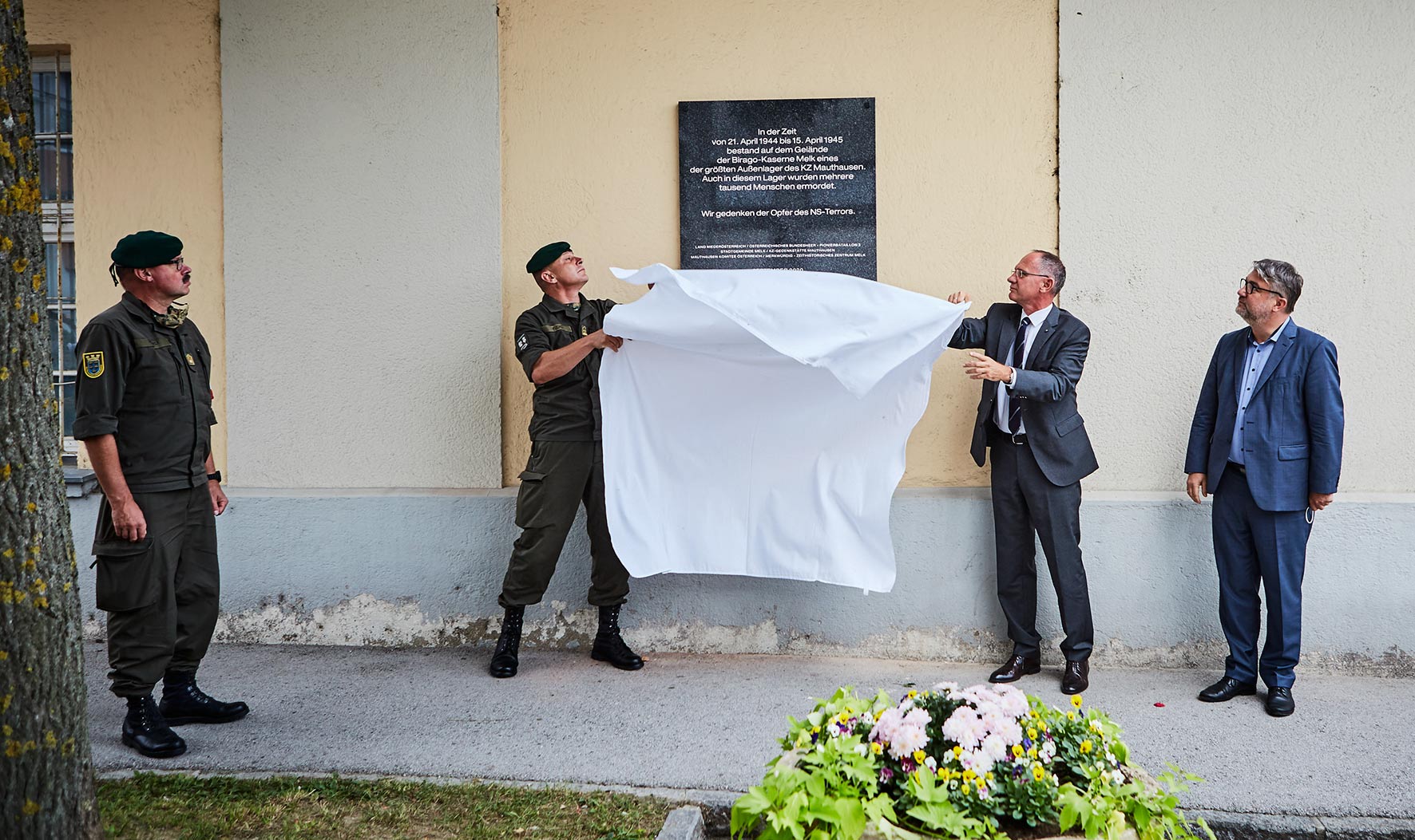 Bei der Veranstaltung wurde eine Gedenktafel in der Birago-Kaserne enthüllt. (Foto: Franz Gleiß)