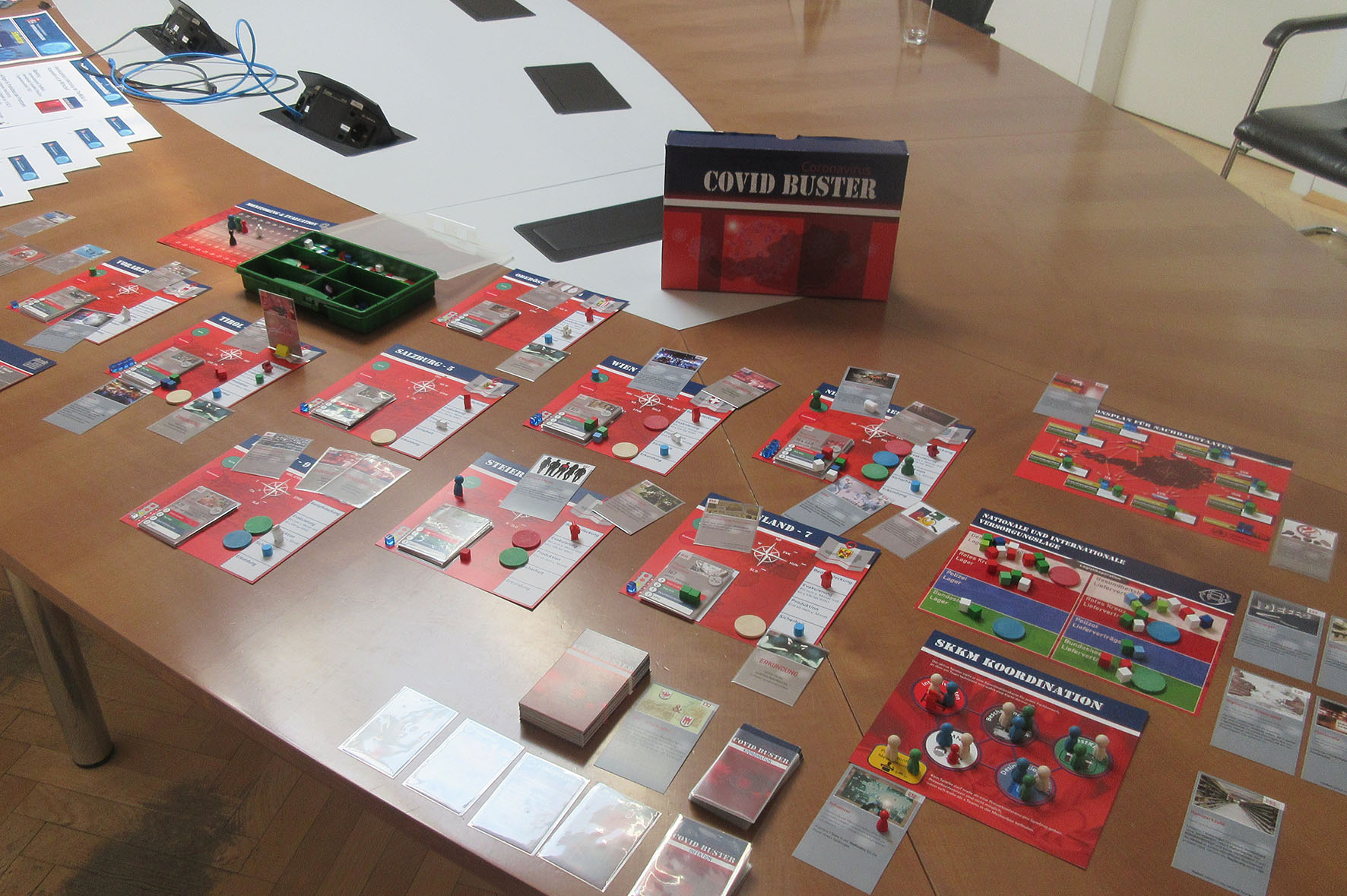 Spieltisch mit COVID Buster. (Foto: Robert Fritz)
